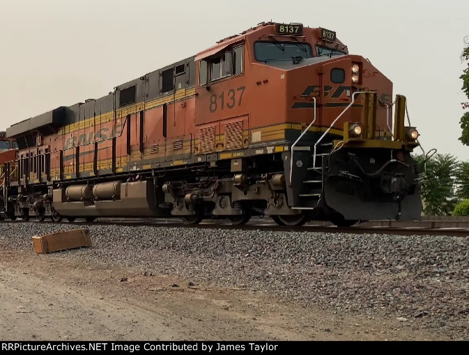 BNSF 8137